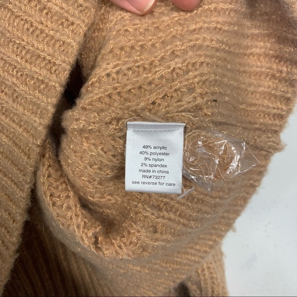 Elizabeth and James Oversize Shimmer Cropped Sweater Size XL - Picture 9 of 9